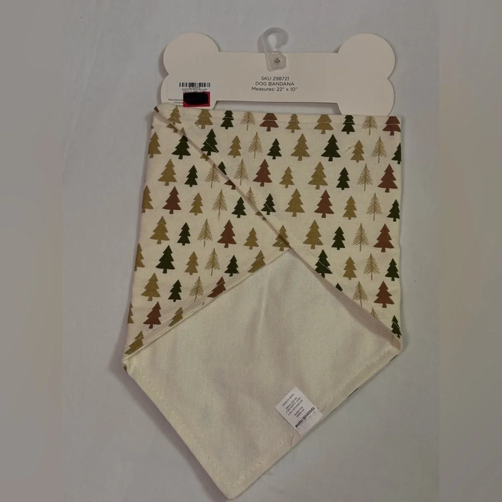 KIRKLAND’S HOME CHRISTMAS COLLECTION Christmas Tree Pattern Pet Bandana 22”x10”